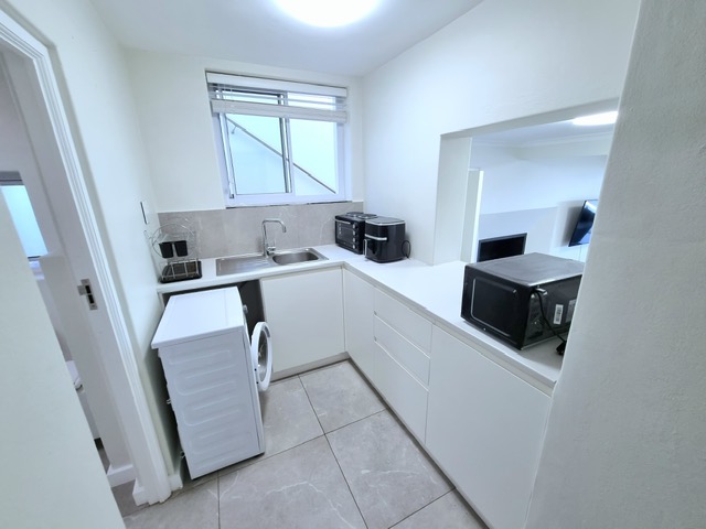 To Let 1 Bedroom Property for Rent in Camps Bay Western Cape